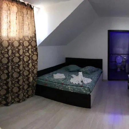 Pelikan ゲストハウス エフォリエ・スド